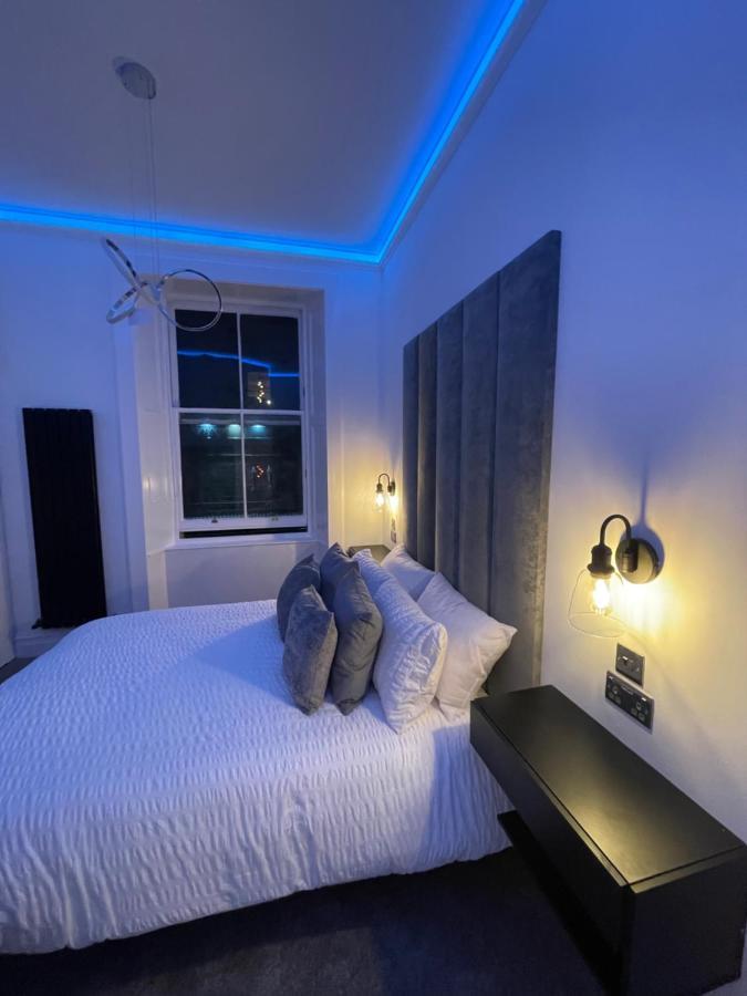 2Bedroom Apartment By The Castle Edinburgh Exterior photo