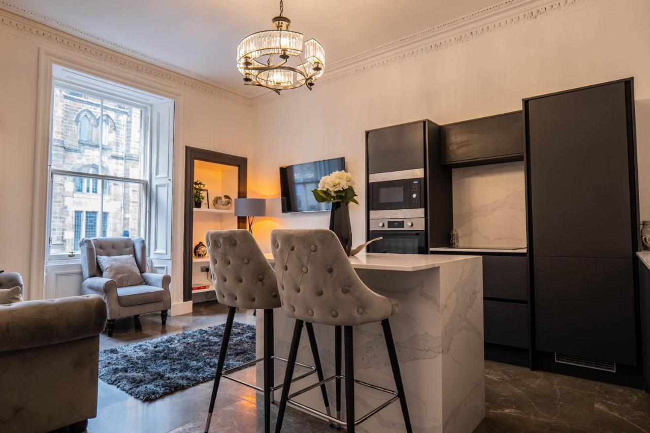 2Bedroom Apartment By The Castle Edinburgh Exterior photo