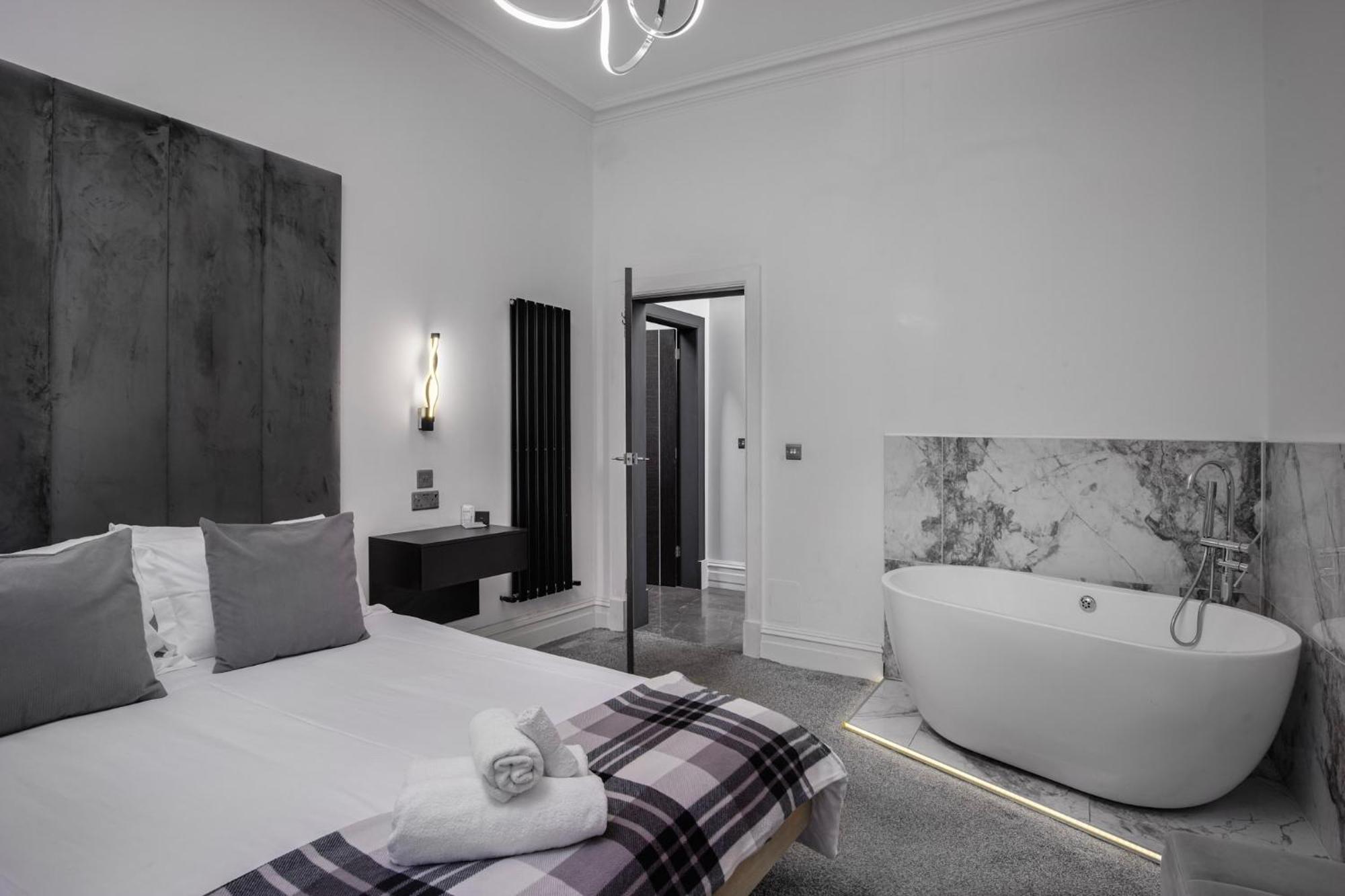 2Bedroom Apartment By The Castle Edinburgh Exterior photo