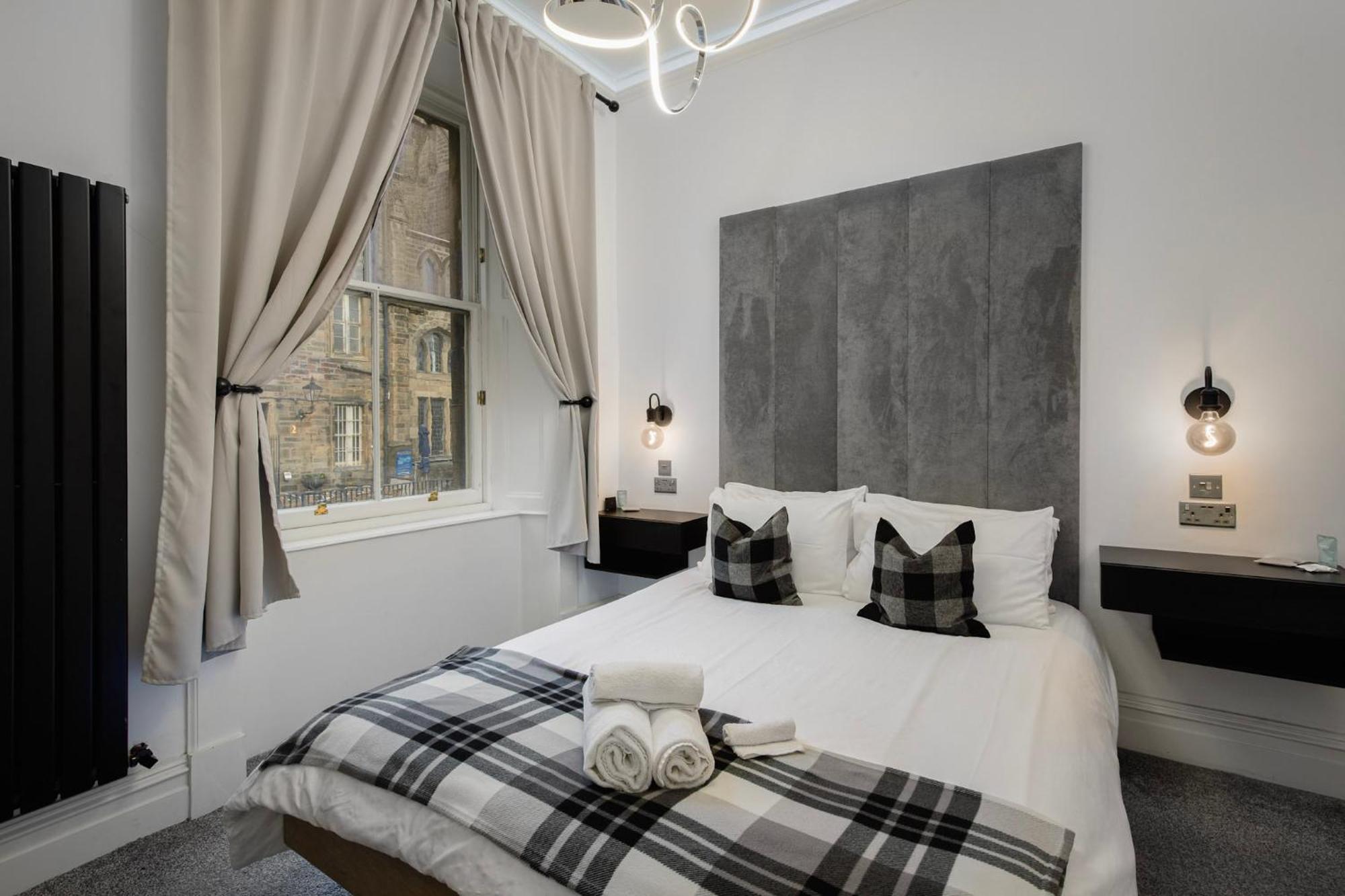 2Bedroom Apartment By The Castle Edinburgh Exterior photo